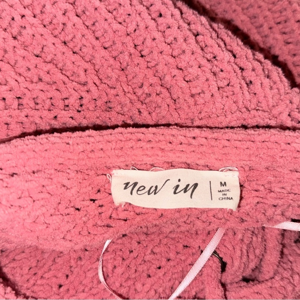 Cable knit V-Neck Sweater with Tie Detail - Picture 3 of 11